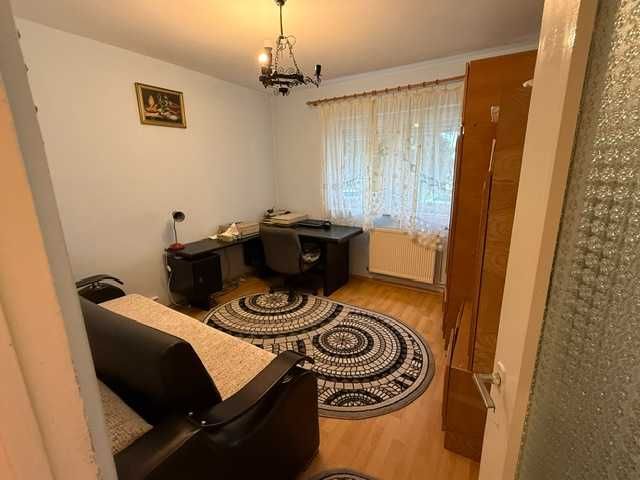 Apartament 3 camere decomandat 71 mp, 2 bai, balcon, parter, Strand