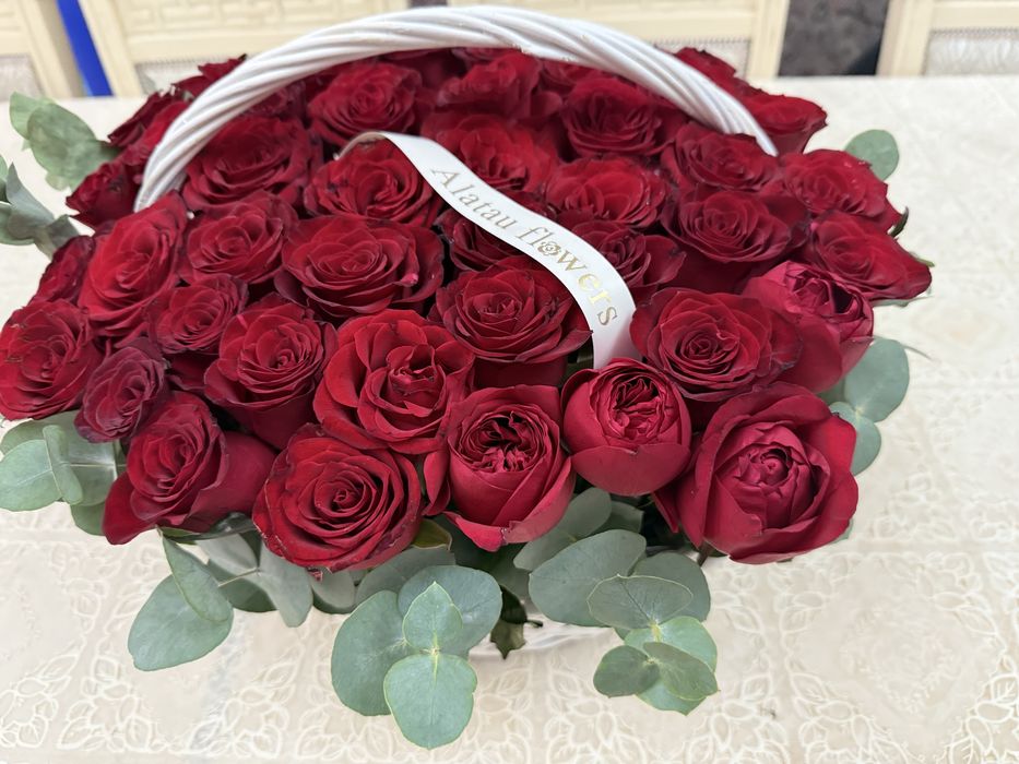 Продам 51 розу красного цвета