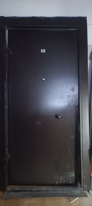Дверь продаётся б/у