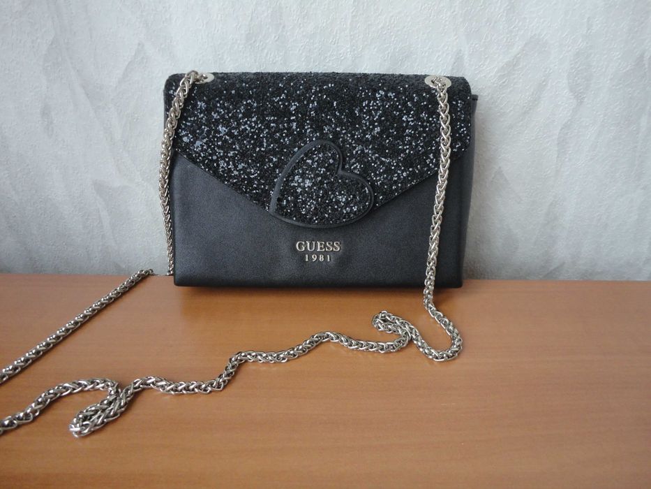 Guess/оригинална малка чантичка
