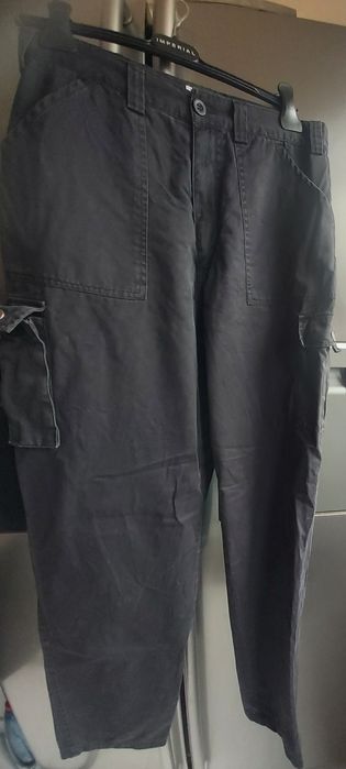 Pantaloni cargo marimea 40