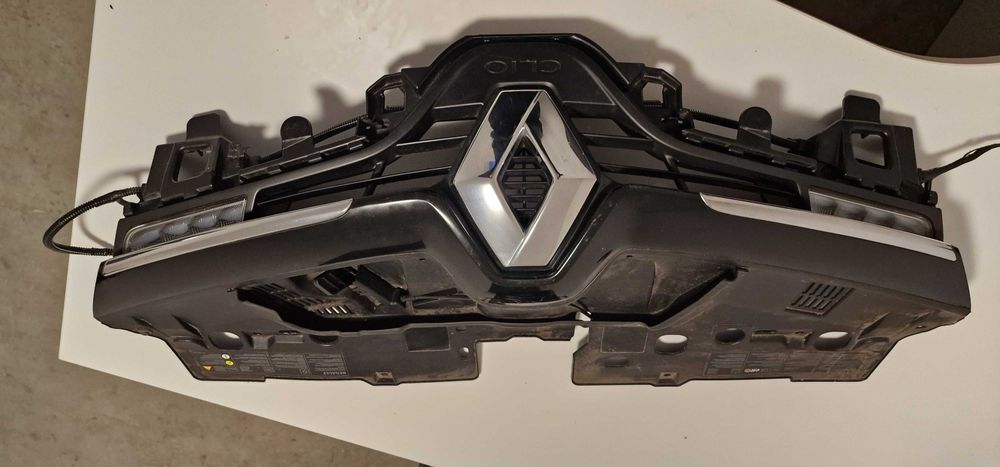 Grila Bara Fata Renault Clio 4 cu Lumini de zi