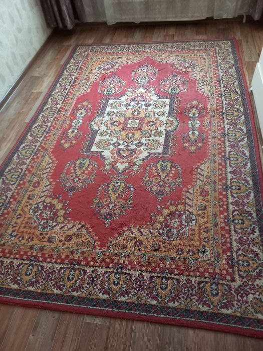 Продаётся ковер 2х3