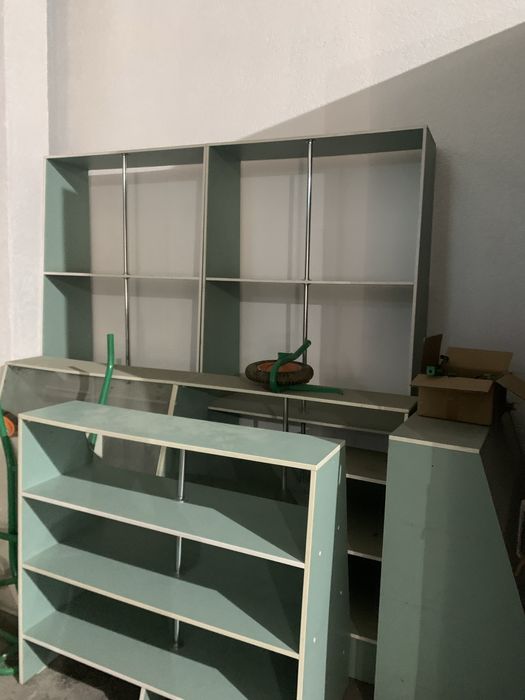 Полкалар витриналар магазинге арналған