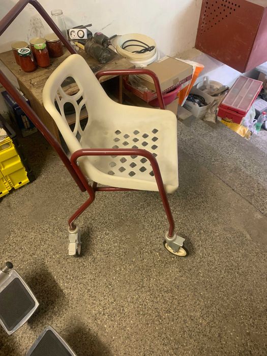 Помощни средства за възрастни и трудно подвижни хора