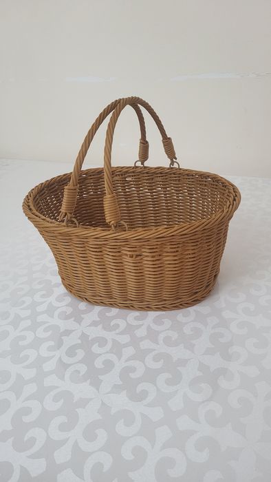 Корзинка плетенная