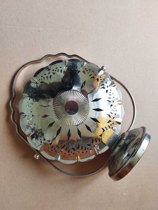 Метална сгъваема поставка за сладки