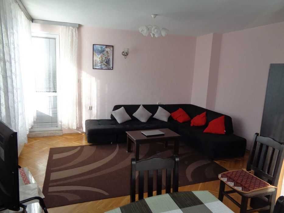 Тристаен апартамент в Гео Милев