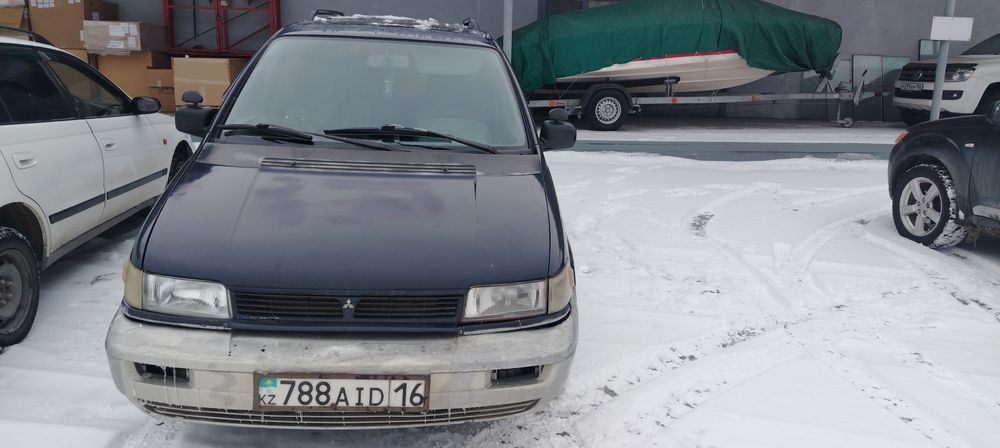 Митсубиси спейс ранер