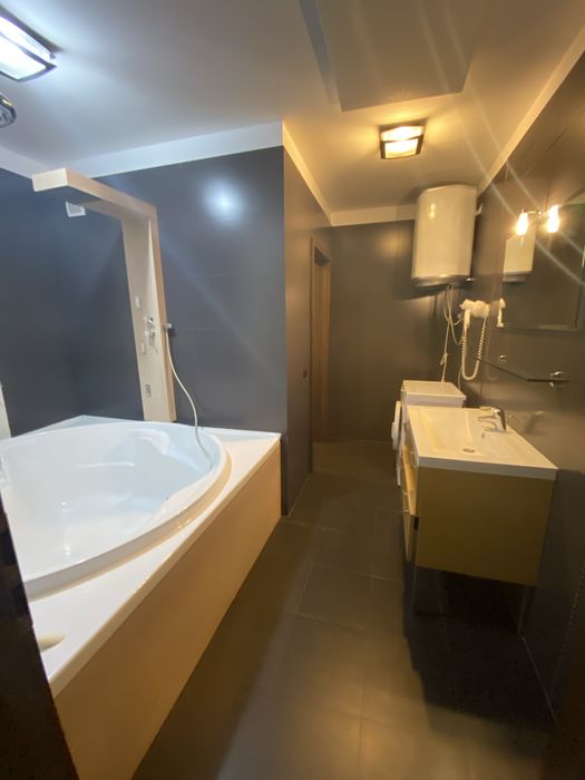 Inchiriez apartament