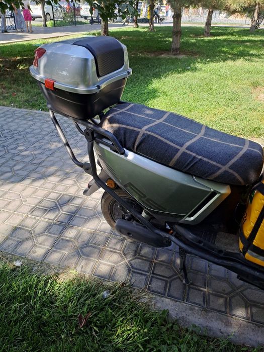 Skuter sotiladi  tezligi 80 ga chiqadi bir zaryadi 100 kmga yetadi