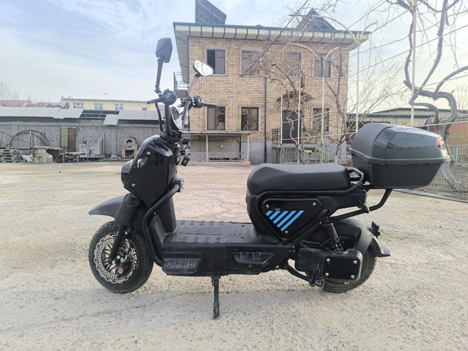 Электрический скутер Bonvi 7376 срочно Продам