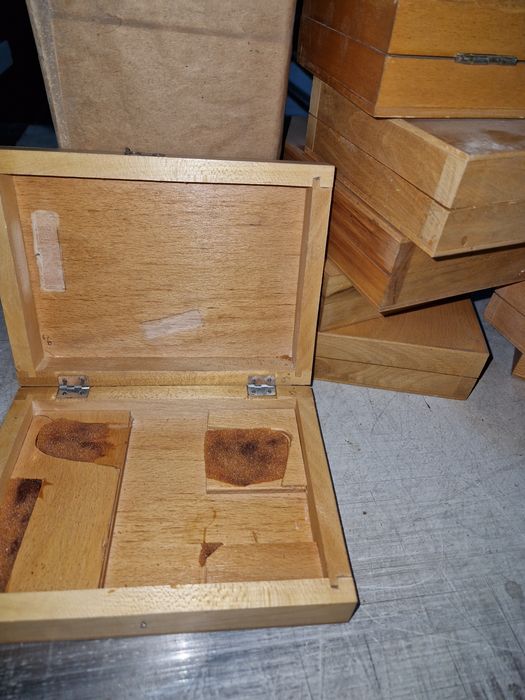 Cutii din lemn masiv noi