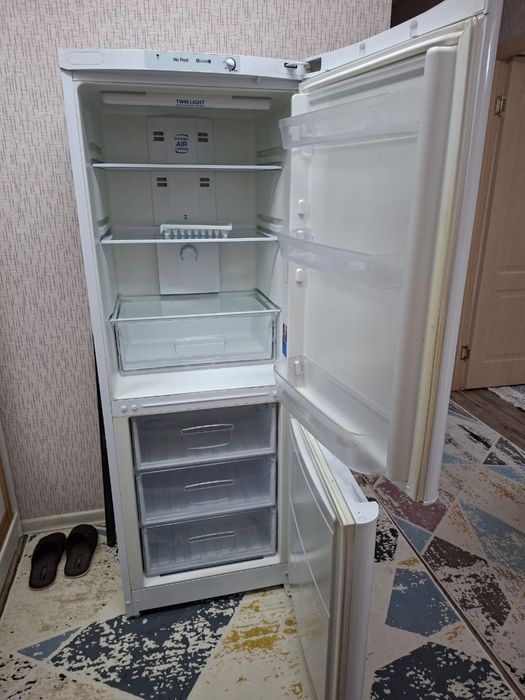 Холодильник сатылады !