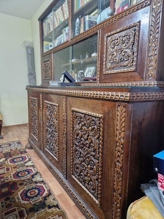 Vanzare mobila de living stil Florentin lemn de nuc