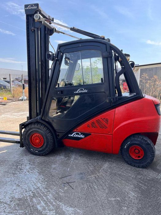 Motostivuitor Linde H30D Diesel 3T 2013 5.366 h 4,35 m 13500  EUR negociabil