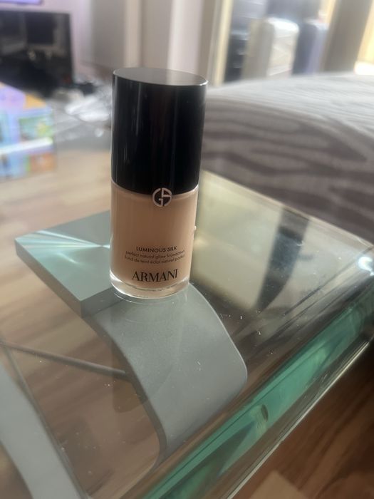 Vand fond de ten  Armani