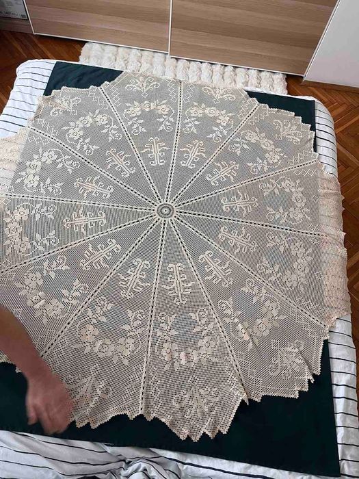 Покривка,плетена на една кука