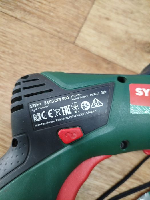Цепная пила Bosch.
