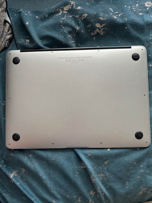 MacBook Air 13” (2011) – Intel i5, 4GB RAM, SSD 128GB – macOS curat