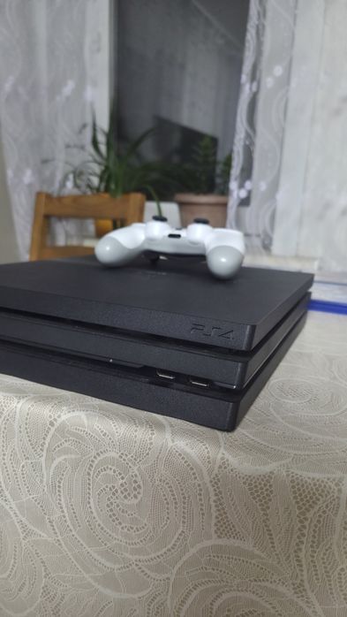 Продам Playstation 4 Pro