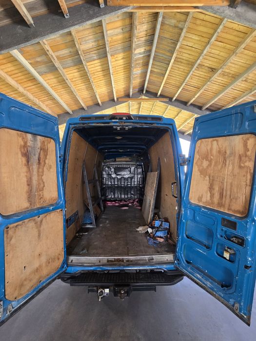 Vând iveco daily 35s18 motor 3000 cu 177 cai aer condiționat tahograf