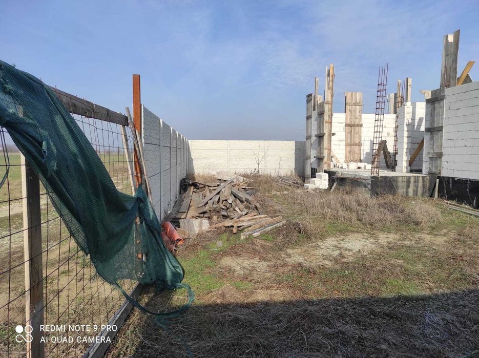 Casa de vânzare , nu e terminată!