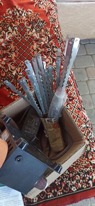 Ножы для хлеборезки и полка для хлеба деревянный