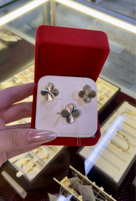 Набор Van Cleef из желтого золота 585