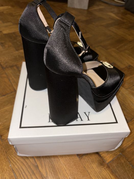 Sandale cu toc si platforma