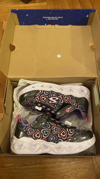 Детски чисто нови маратонки Scechera