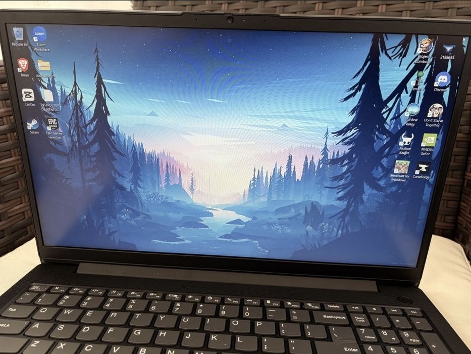 Lenovo V15 G4 Ryzen 5, 16GB RAM, SSD 512GB – Rapid, ca nou!