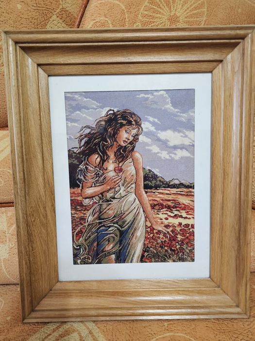 Vând goblen Fata cu maci 23x32 cm