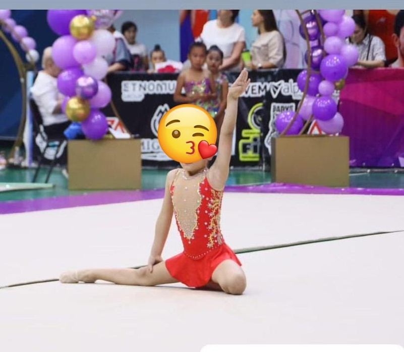 Костюм для художественный гимнастики почти новый