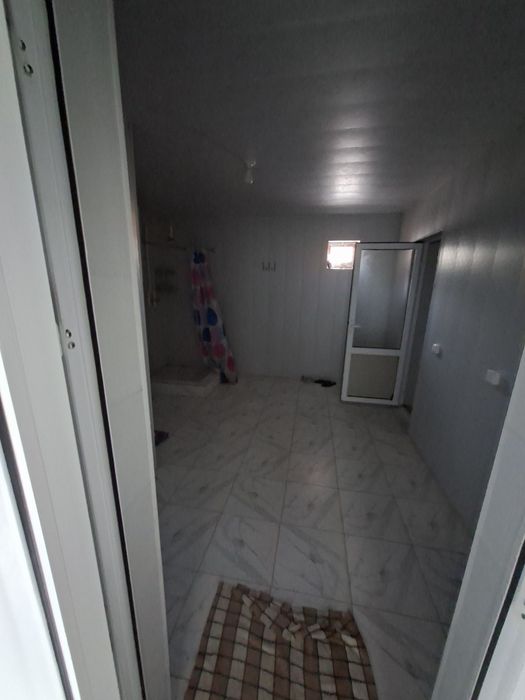 Noturar bino sotiladi