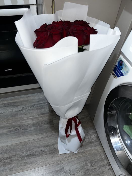 Метровые розы красные