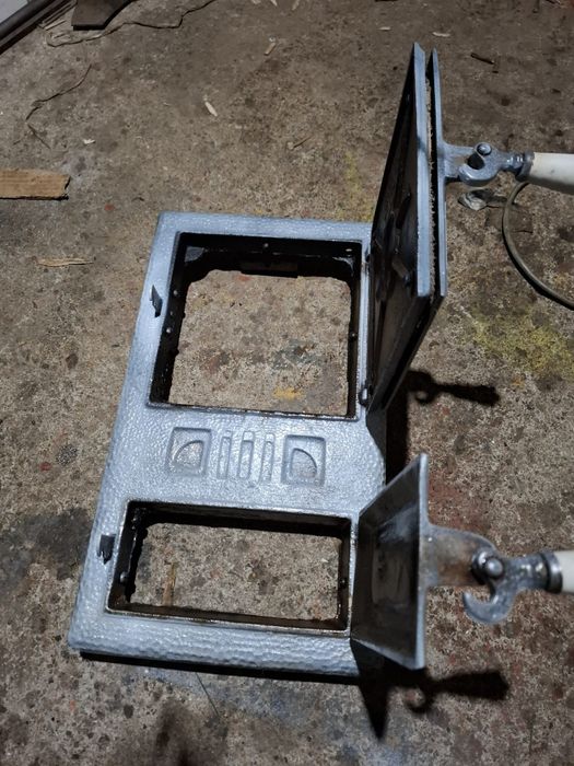 Usa soba dubla cu cenusar