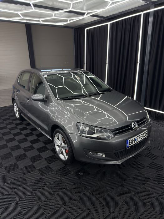 VOLKSWAGEN Polo 2012
