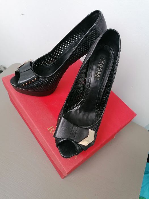 Pantofi decupați, de piele, Basconi, mărimea 39