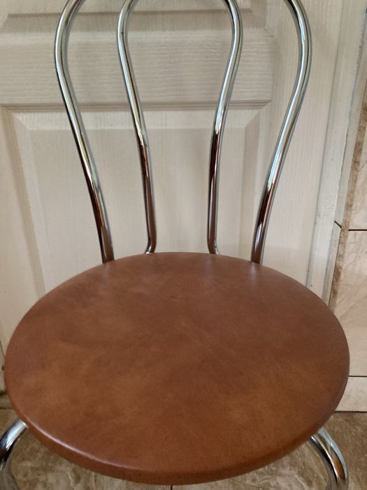 Vand scaune de bucatarie