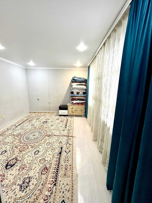 Продаётся частный дом в районе рынка .