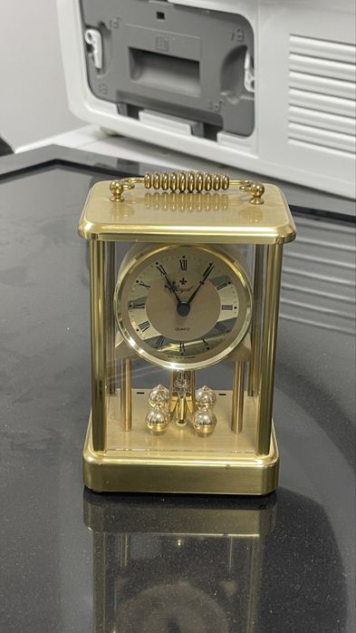 Ceas de masă auriu, model vintage Superb