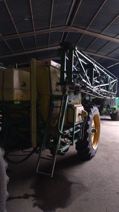 Masina erbicidat john deere 638