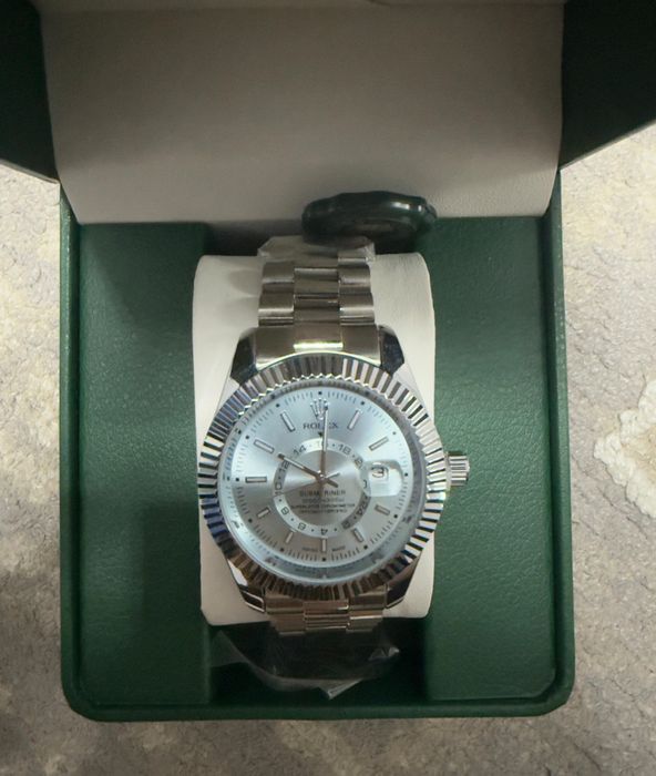 Часы ручные новые