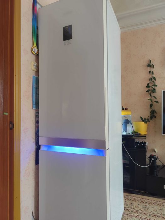 Холодильник с морозильником