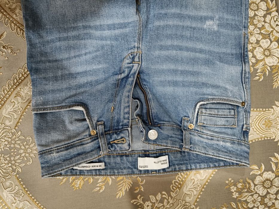 Джинсы новые colins