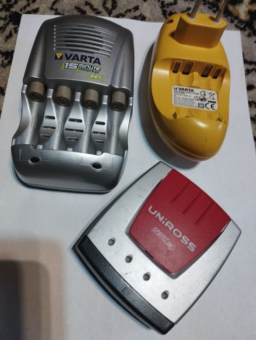 Încărcatoare rapide/normale și acumulatori R3 și R6