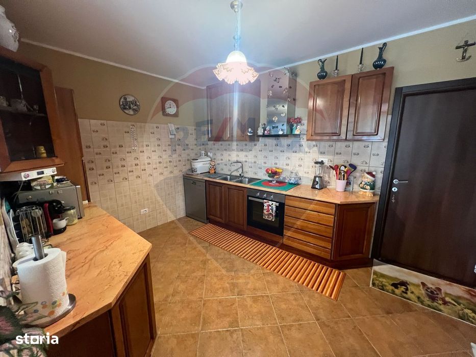 Casă / Vilă 7 camere Garoafa