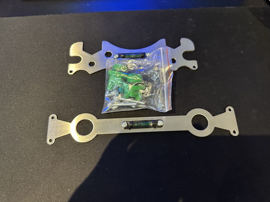 Система за фиксиране и нивелирани на тръби на мивка