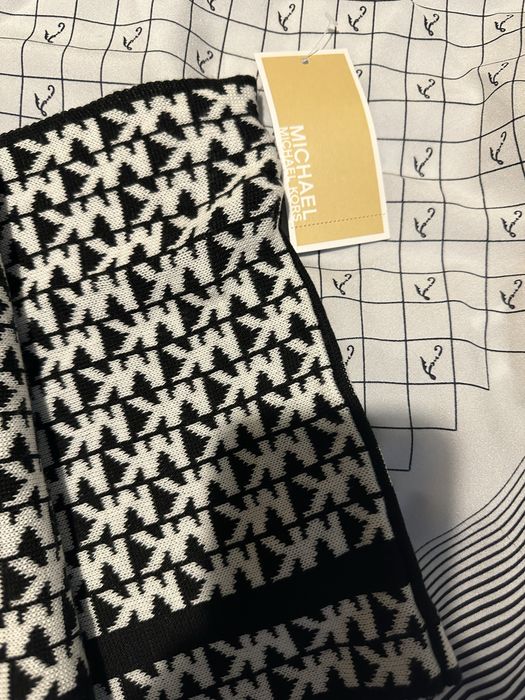 Michael Kors шал с лого оригинален нов